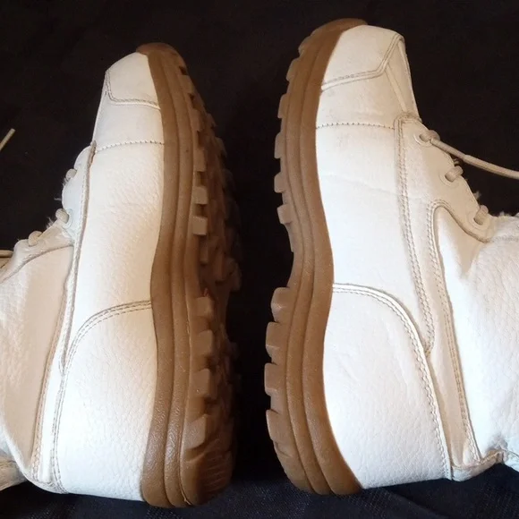 Lugz Women's White and Tan Winter Boots 9 - Picture 5 of 8